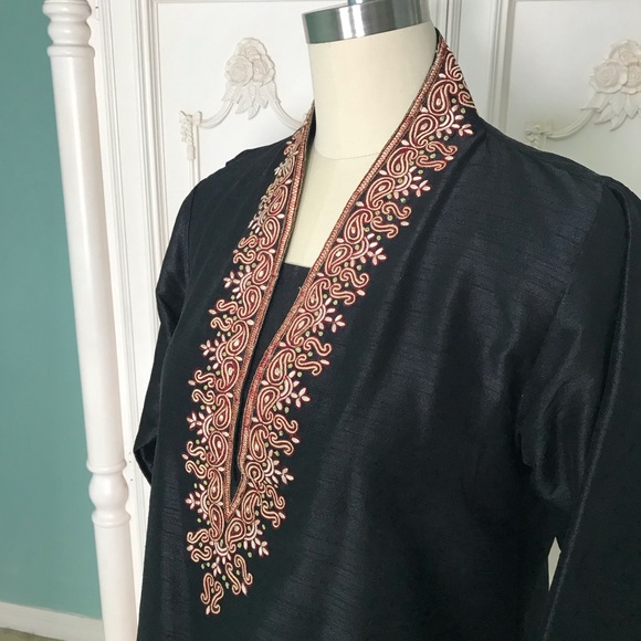 🧡 Embroidered Tunic 🧡 - Picture 3 of 12